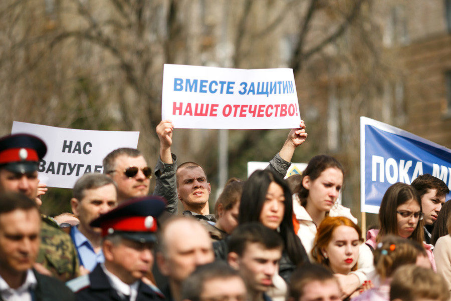 Participants in United Against Terror nation-wide campaign in Volgograd.