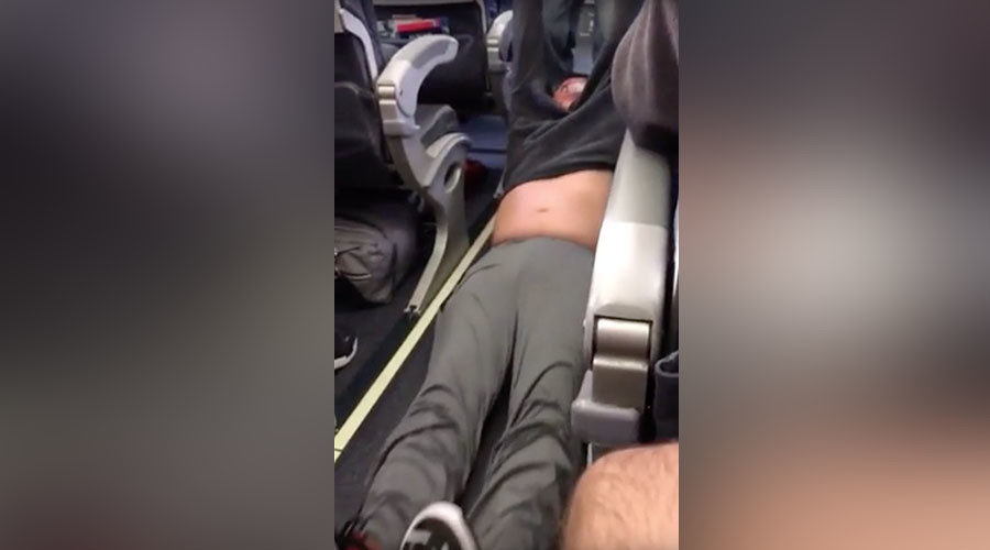 Click to enlarge police for man off United flight
