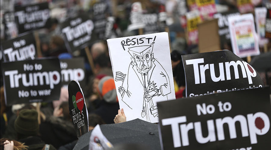 Click to enlarge anti-Trump protesters