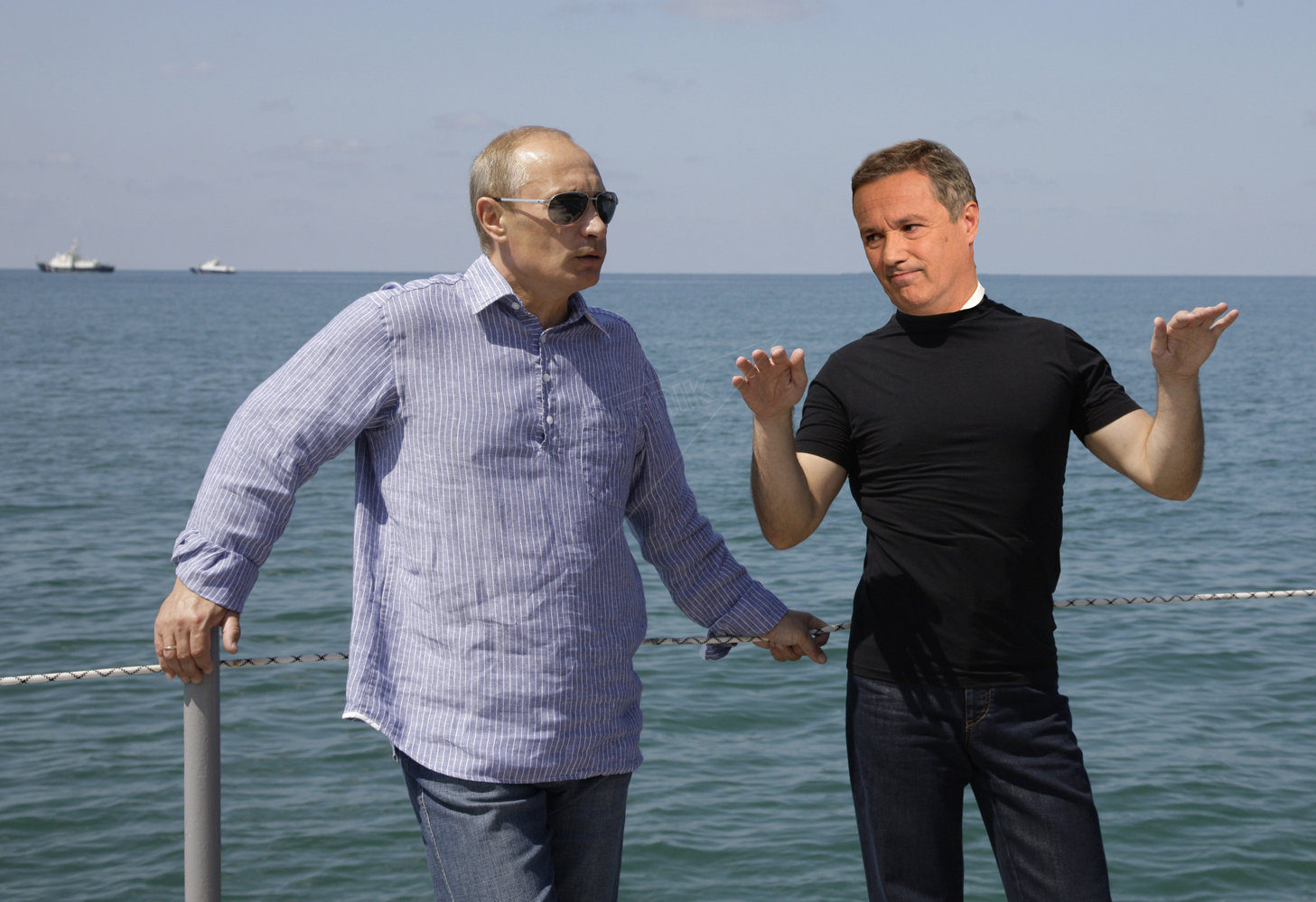 Click to enlarge Nicolas Dupont-Aignan and Vladimir Putin (collage)