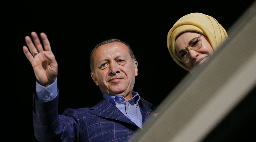 Tayyip Erdogan and his wife Emine 