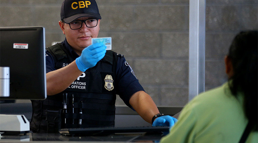 Click to enlarge U.S. Customs and Border Patrol officer