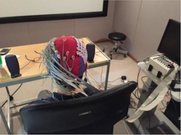 EEG device reads minds via brainwaves