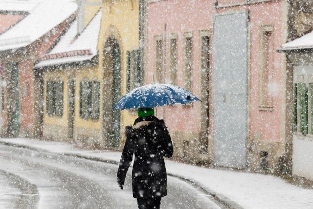Click to enlarge SNOWING