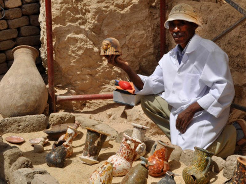 Click to enlarge discovery 3,500 yo tomb luxor