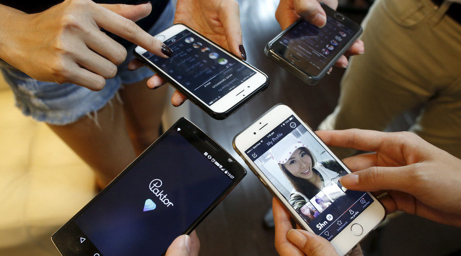 people with smart phones