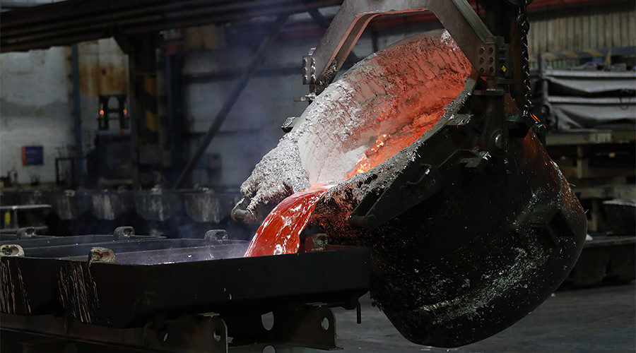 Molten aluminium