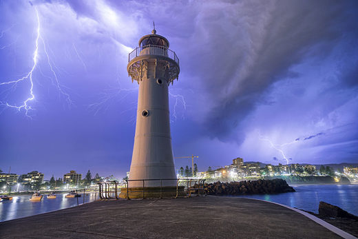 Click to enlarge Wollongong lighthouse