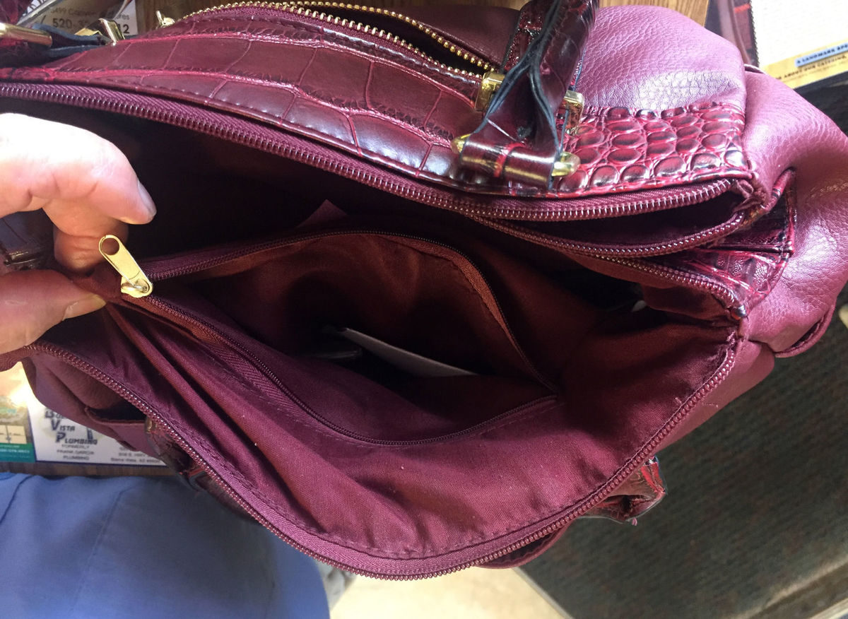 Click to enlarge purse where Chinese note was found