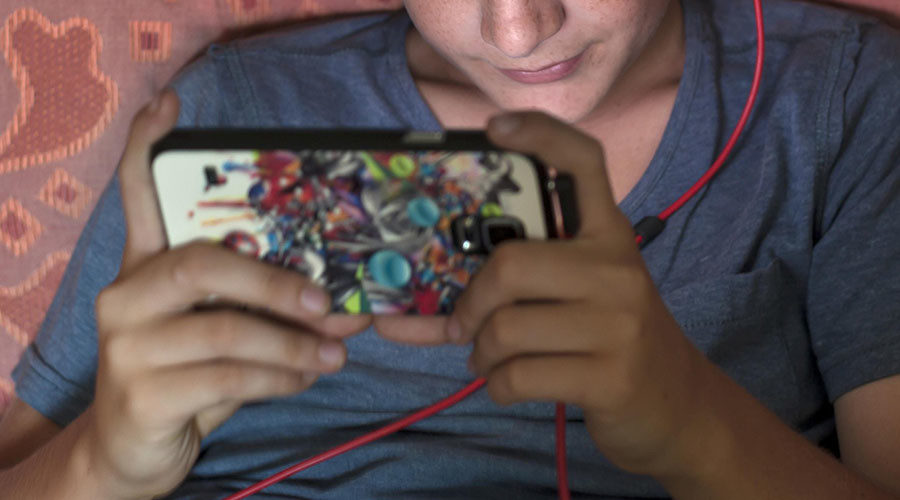 teen smartphone