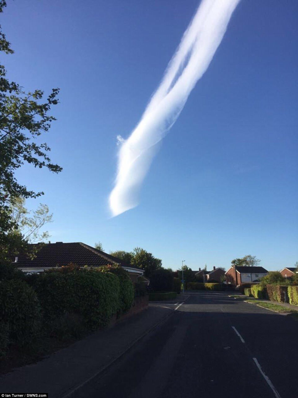 Click to enlarge The clearly defined narrow cloud is believed to be cause by the Helm wind - a result of the geograph of the fells - and was seen by thousands of people as it drifted over Cumbria