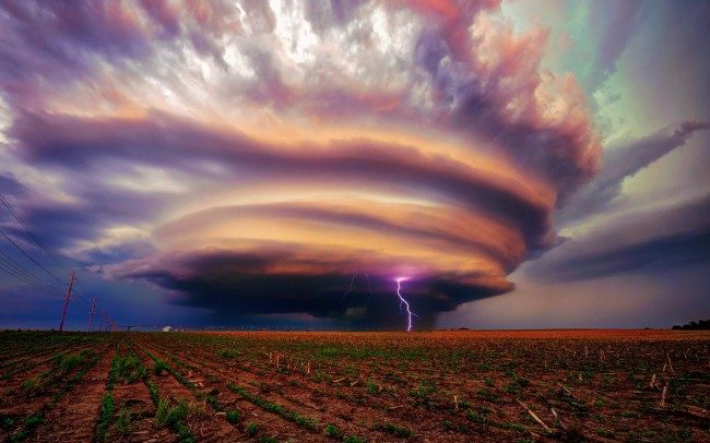 Click to enlarge kleurenrijke storm