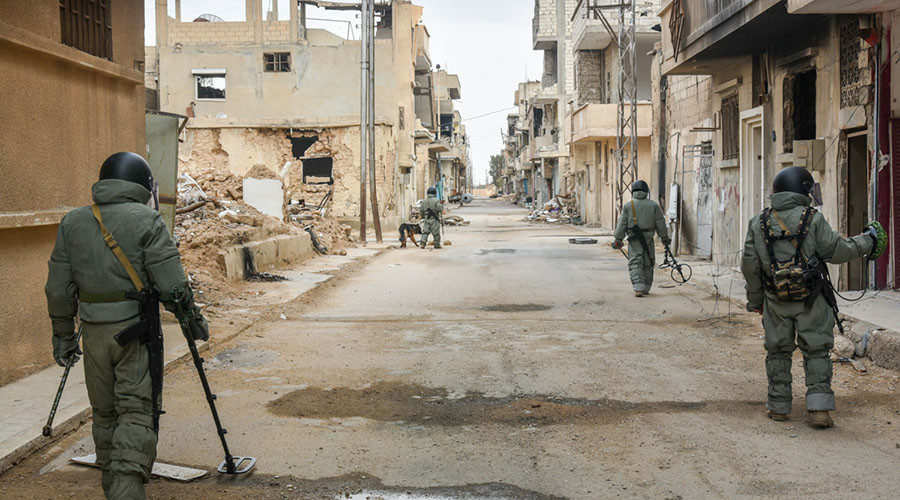 Russian deminers in Syria