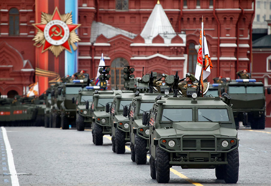 Click to enlarge Russian servicemen parade victory day 2017
