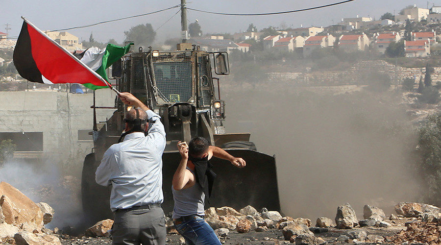 Click to enlarge Israeli settlers stone Palestinians west bank