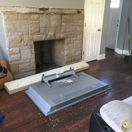 Click to enlarge Flat screen fell of the wall