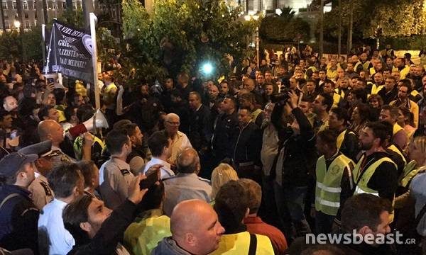 Click to enlarge Greece protesters