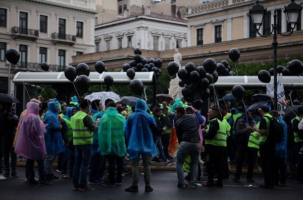 Click to enlarge Athens protesters with black baloons