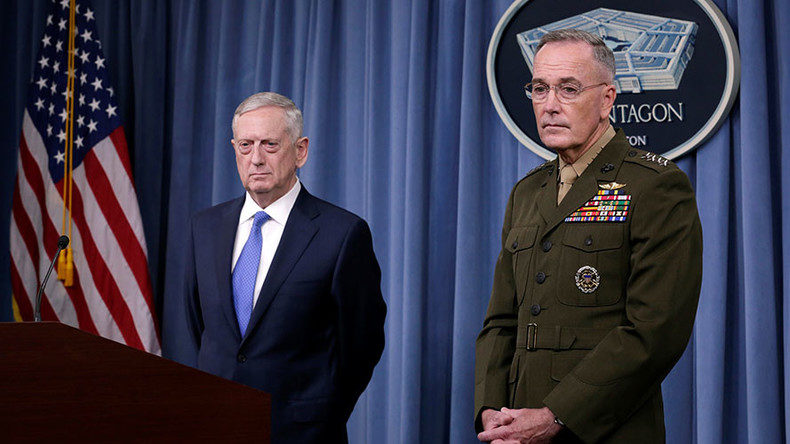 James Mattis (L) and Joseph Dunford