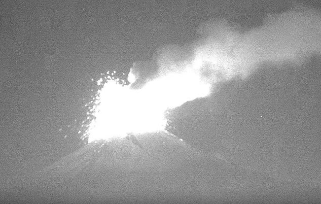 Click to enlarge Popocatépetl volcano eruption