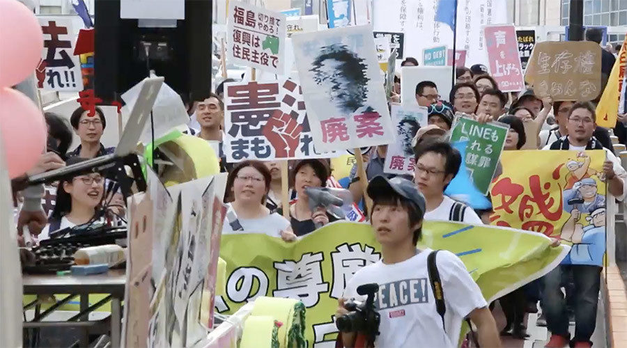 Student protest change Japan constitution