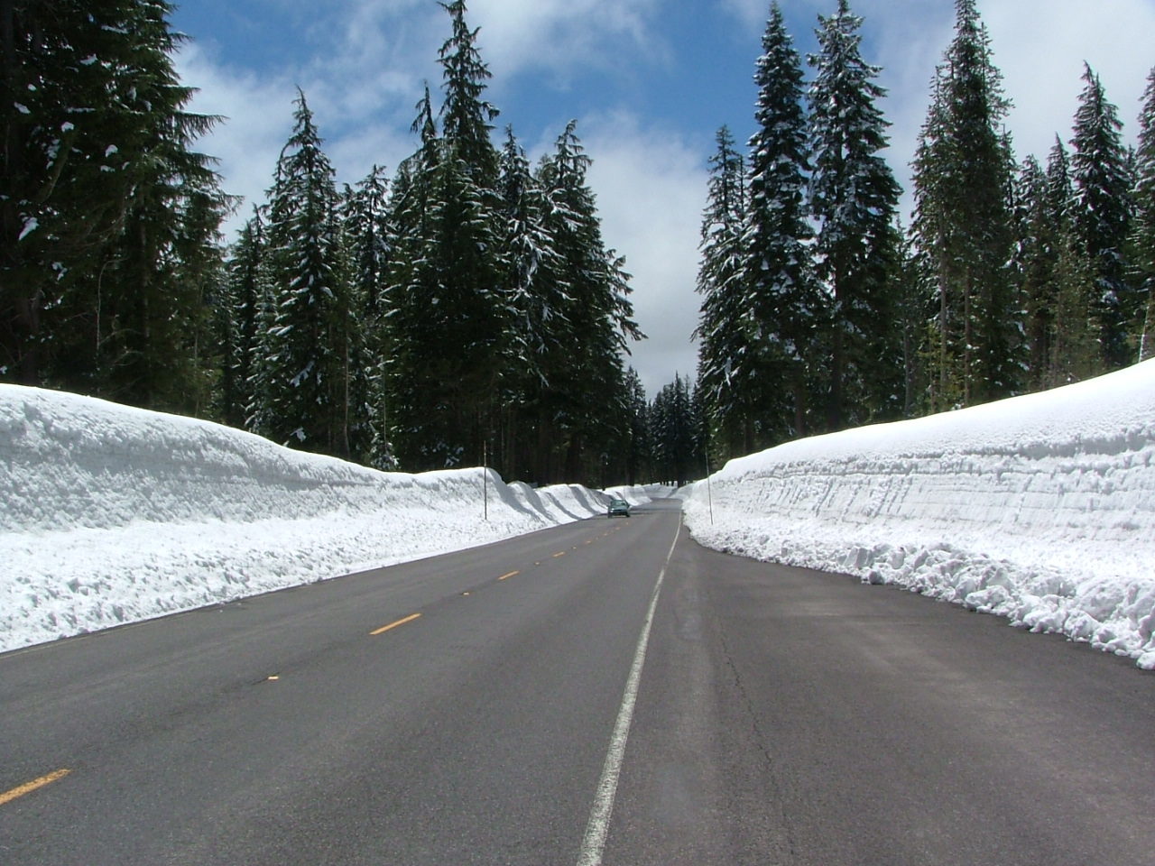 crater lake oregon snow cover