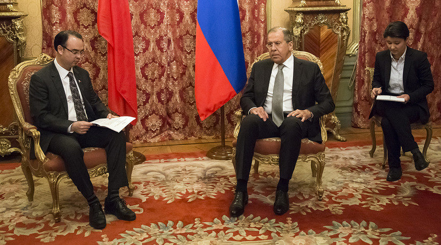 Foreign Minsiter Sergey Lavrov (R), Philippine Secretary of Foreign Affairs Alan Peter Cayetano (L)