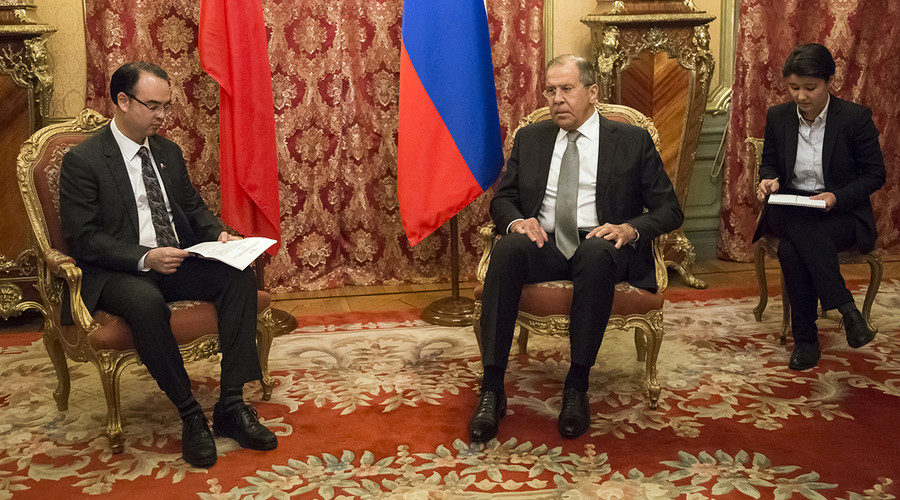 Click to enlarge Foreign Minsiter Sergey Lavrov (R), Philippine Secretary of Foreign Affairs Alan Peter Cayetano (L)