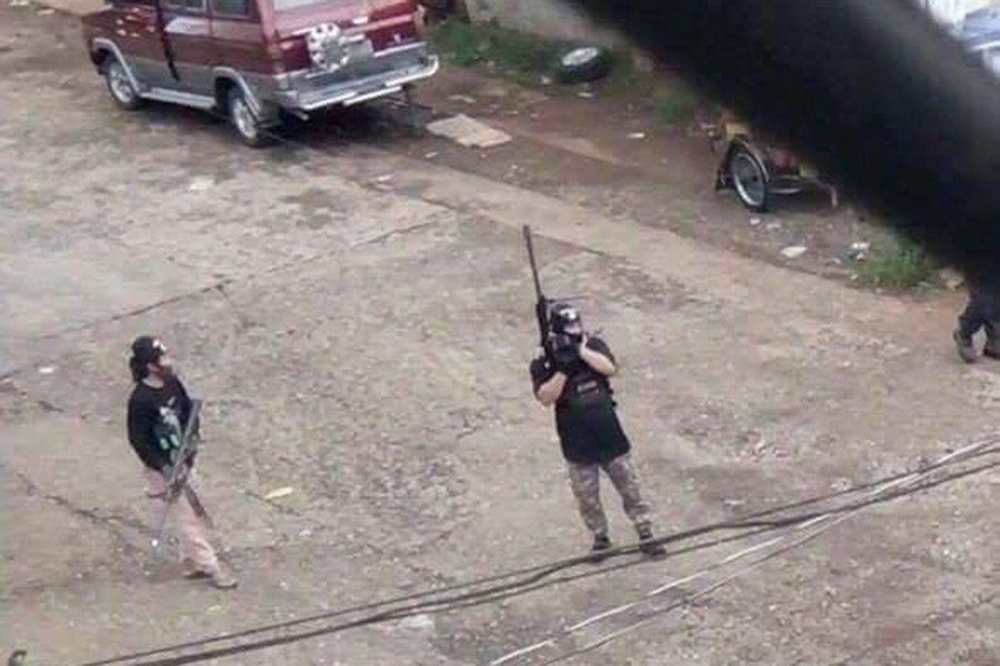 Click to enlarge Maute fighters