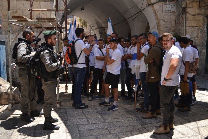 Click to enlarge Well protected Israeli youth tour old Jerusalem