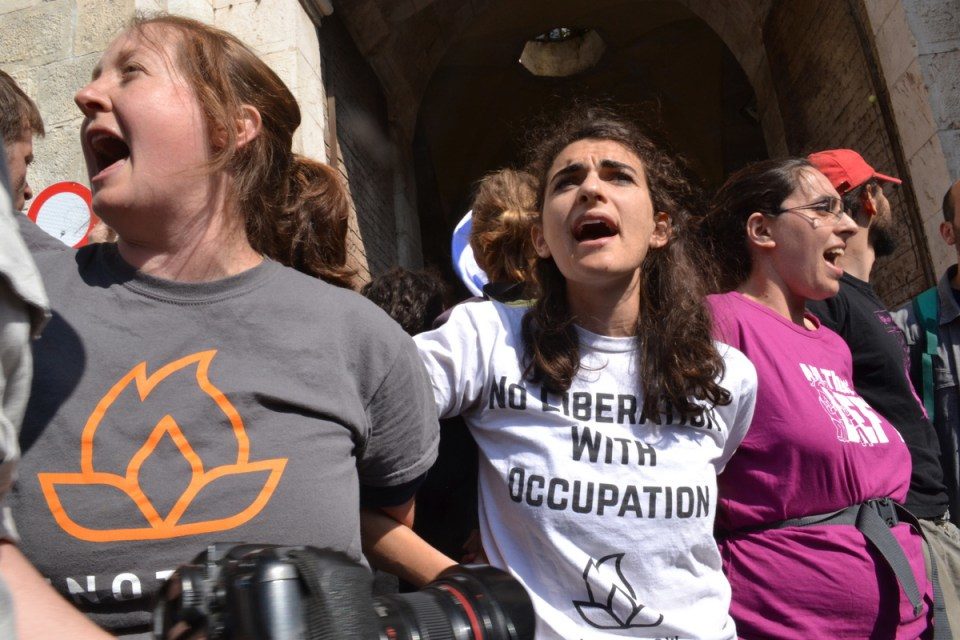 Click to enlarge American Jewish activists blocking Damascus Gate