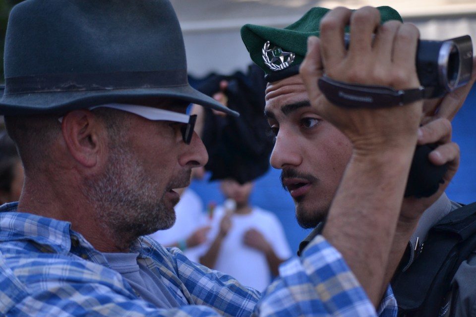 Click to enlarge Israeli activist Guy Hircefeld gets in a policeman’s face