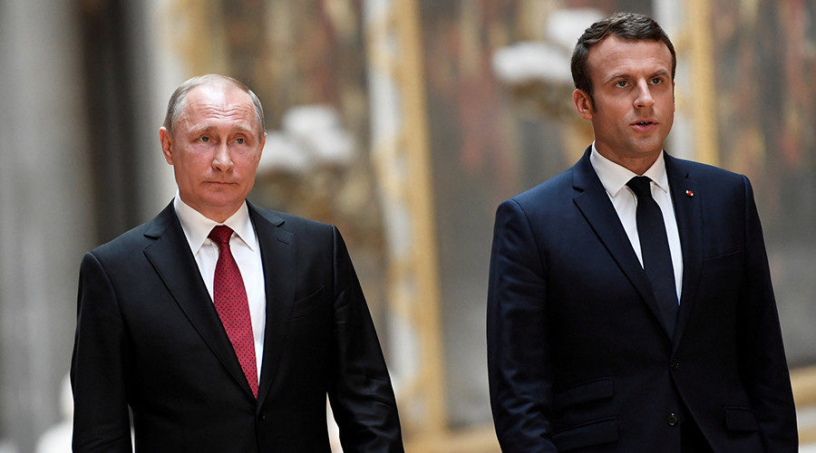 Click to enlarge Emmanuel Macron (R) and Russian President Vladimir Putin