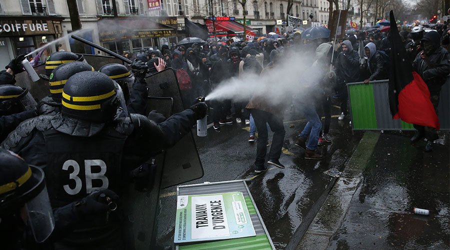 Click to enlarge France riot police