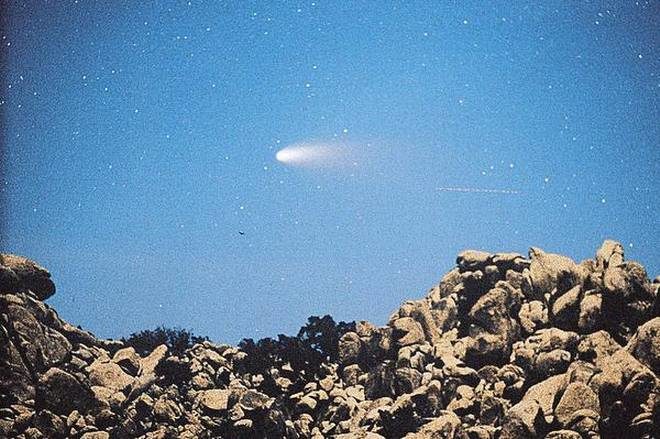 Click to enlarge Hale-Bopp comet