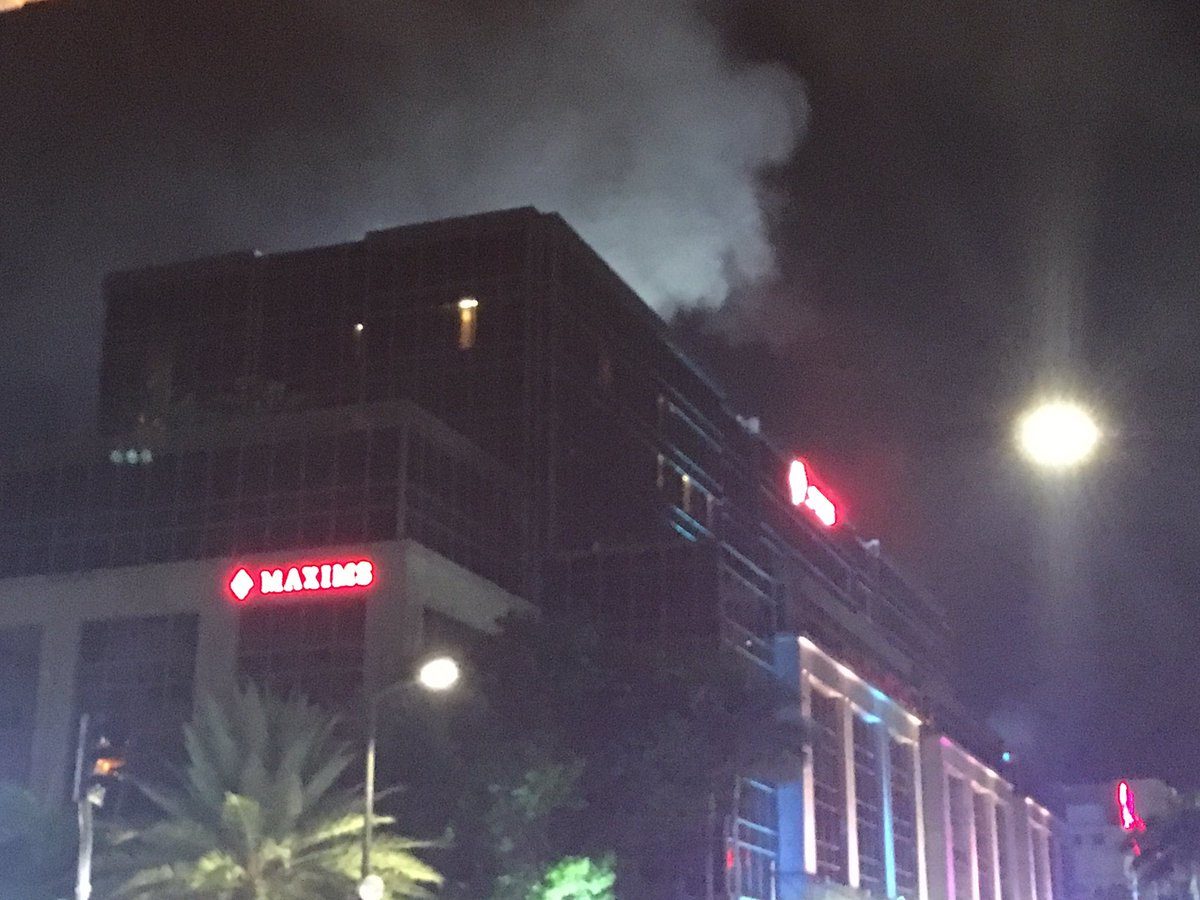 Click to enlarge Thick smoke coming off from the top floor or Resorts World Manila