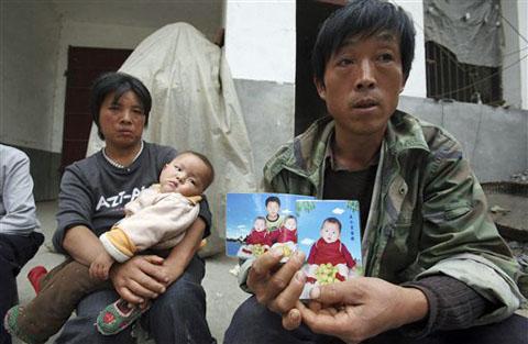 Click to enlarge Family of children killed by melamine