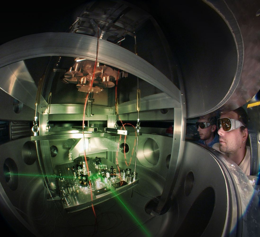 Gravitational Wave Detector