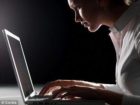 girl @ laptop