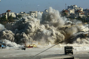 Click to enlarge Israeli army blows up building