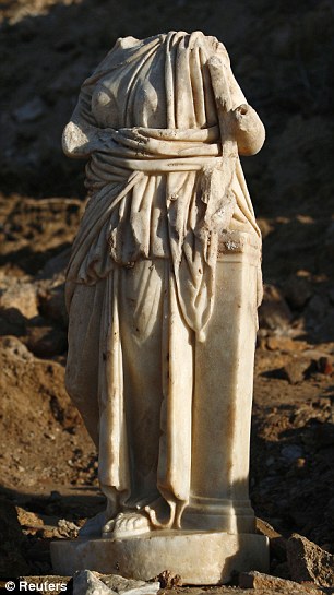 Click to enlarge roman statue 1