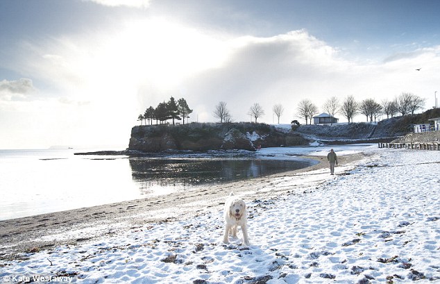 Click to enlarge snow @ Torquay beach
