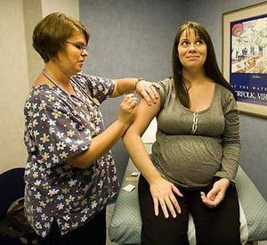 Click to enlarge pregnant woman getting vaccine