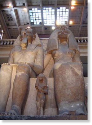 statue of King Amenhotep III and his wife Queen Tiye