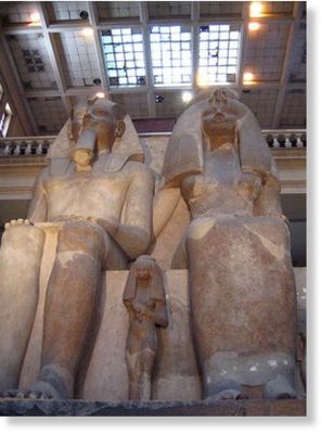Click to enlarge statue of King Amenhotep III and his wife Queen Tiye