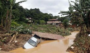 Click to enlarge Brazil flood/truck in water