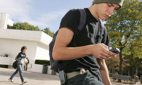 teen using iphone