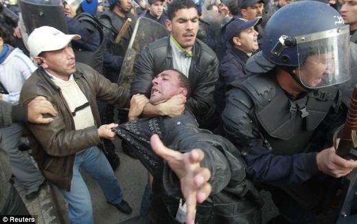 Click to enlarge Algerian protesters3
