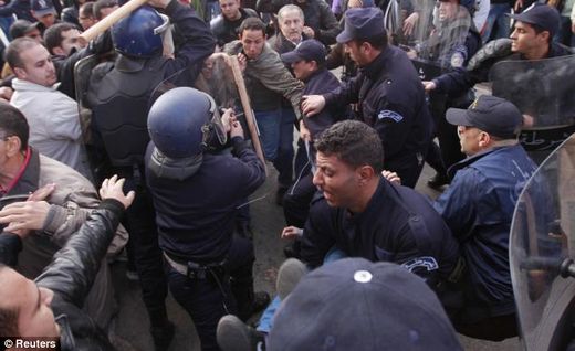 Click to enlarge Algerian protesters4