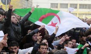 Click to enlarge Algerian protesters5